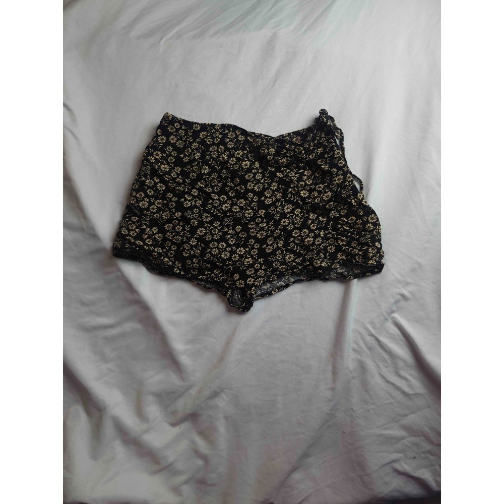 Forever 21 Shorts Womens Medium Black Floral Hot‎ Pants Casual Tie Side Booty